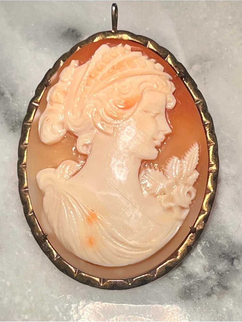 Vintage Cameo Pendant Brooch in Peach and Cream set in silver 925